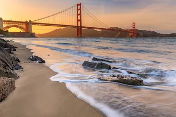 Photo sur Plexiglas Pont du Golden Gate Sunset at the beach by the Golden Gate Bridge in San Francisco California