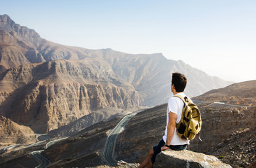 Fototapeta premium Male hiker enjoying the mountain view