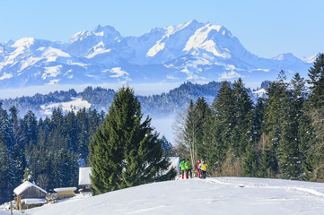 Wanderausflug an einem sonnigen Wintertag in Vorarlberg