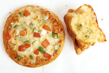 Veg Cheese Pizza With Garlic Bread
