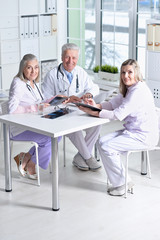 doctors discussing something