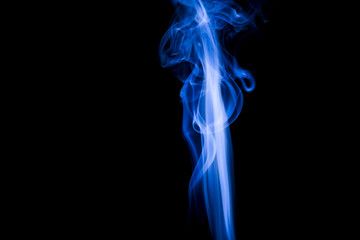 Obraz premium Blue smoke on black background