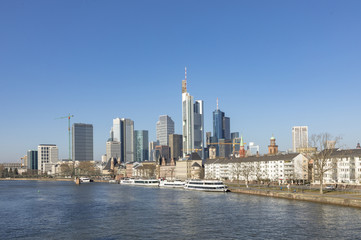 Fototapeta na wymiar view of Frankfurt skyline with river Main