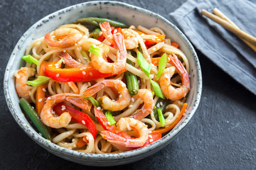 Stir fry with shrimps (prawns) and noodles