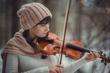 Teenage girl portrait with violin  © Julia Shepeleva