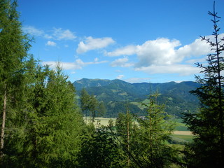 Fototapeta na wymiar Grebenzen, Bergwelt im Sommer, Kärnten, Friesach, Steiermark, Bergpanorama mit Wald