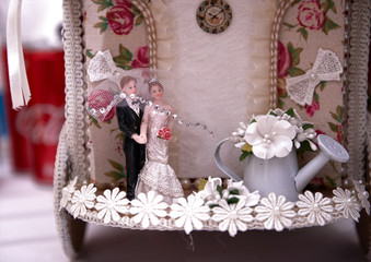 Bride and groom figurines
