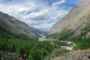 View on Maashey valley with river in Altay mountains