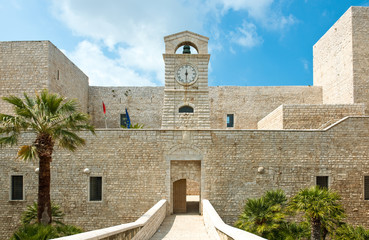 The imposing monuments of Trani