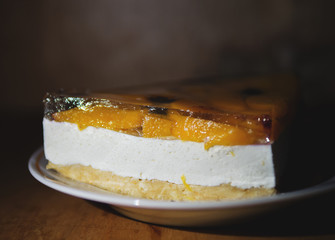Cheesecake with peaches