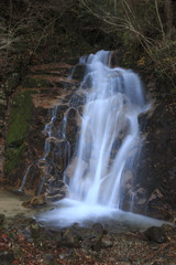 Fototapeta na wymiar Waterfall near the Nakasendo trail in Japan.