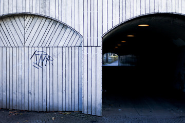 Garagentor mit Tunnel