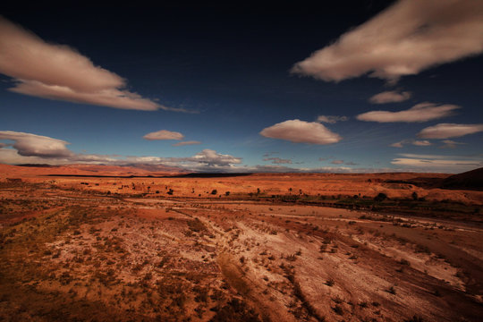 Morocco desert clouds © Konstantin