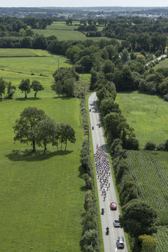 aerial image of cycling tour de l'Avenir