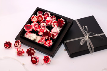 meringue pink with red flowers in black box