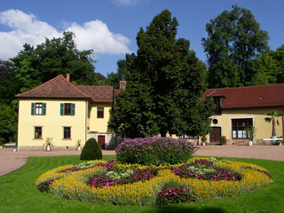 Fototapeta na wymiar Schloss Altenstein Kavaliershaus, Altensteiner Park, Bad Liebenstein