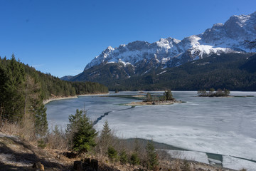 Eibsee Zugspitznassiv Bergsee Bayern