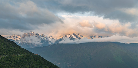 Fototapeta na wymiar sunrise clouds mountain