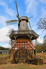 Hüvener Doppelmühle, einzige funktionsfähige Wind und Wasser Mühle in Deutschland