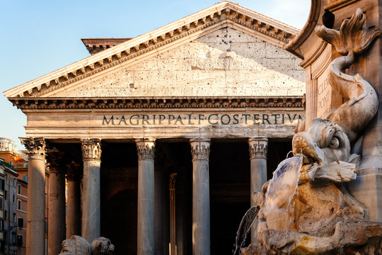 Fototapeta Fountain and the ancient roman Pantheon in Rome at sunset