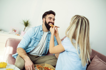 Obraz na płótnie Canvas Eating pizza