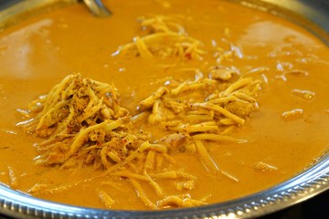 Essen auf einem strassen Markt in koh samui in thailand 