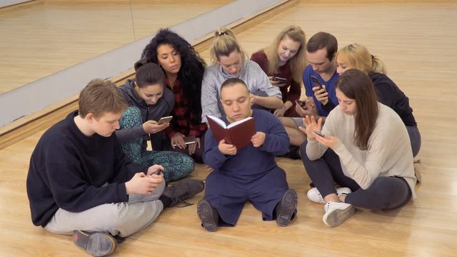 People sets aside their phones and start reading the book together