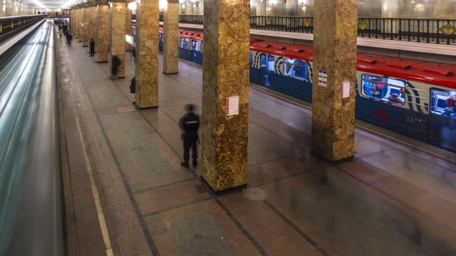 the movement of people on the subway platform when the train arrives, time lapse