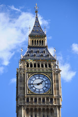 Fototapeta na wymiar Big Ben in London with blue sky background