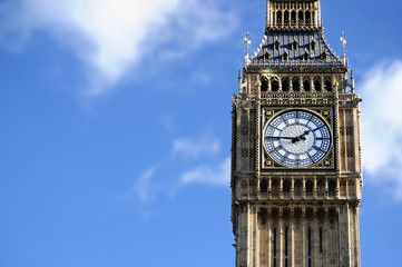 Fototapeta na wymiar Big Ben in London with blue sky background