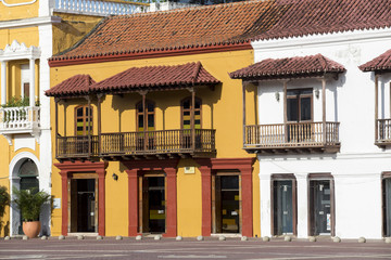 Fototapeta na wymiar Houses in Plaza de la Aduana - Cartagena de Indias, Colombia