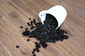 Fototapeta na wymiar Coffee Bean in Cup on the Wooden floor
