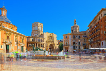 Fototapeta premium Valencia Fountain Rio Turia on Square of the Virgin Saint Mary,