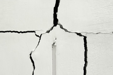 Home problem, building problem wall cracked need to repair