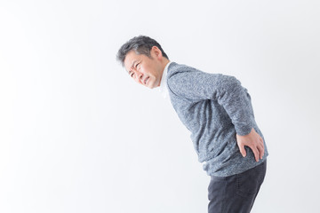 シニア　男性　腰痛