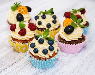 Cupcakes with fresh berries