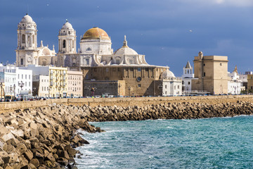 Views of Cádiz Cathedral (Catedral de Santa Cruz) from afar, with the coastline and the quay. Andalusia, Spain © J. Ossorio Castillo