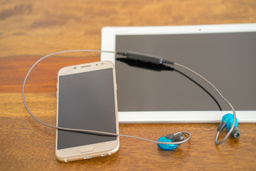 Tablet, smartphone and headphone