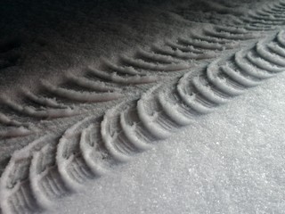 traccia auto sulla strada