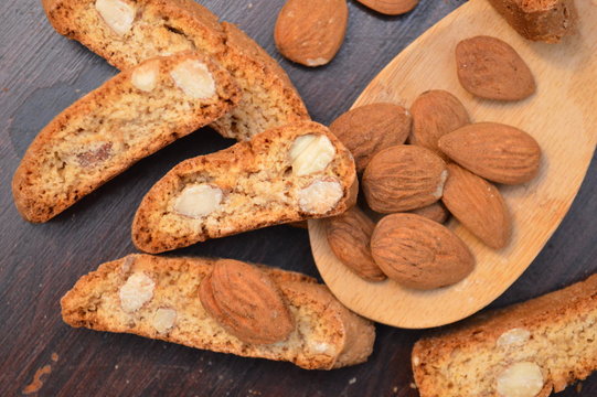 cantuccini biscotti italiani alle mandorle