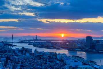 Blaue Stunde über der Osaka Bay