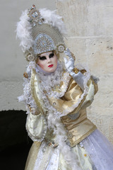Fototapeta na wymiar Costume vénitien. Venetian costume.