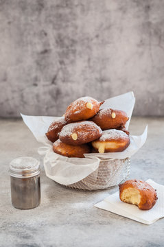 Donuts with Creamy Lemon Filling