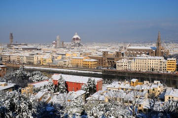 Cityscape of Florence after a snowfall in winter season, as seen from Piazzale Michelangelo. Italy. - obrazy, fototapety, plakaty