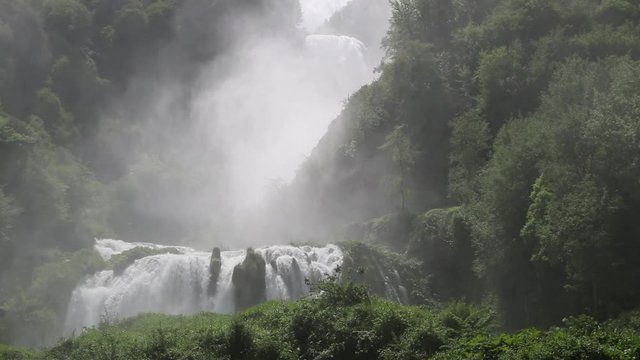 Cascata delle Marmore a piena portata 