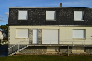 Maison avec escalier extérieur. (France)