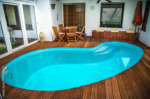 wintergarten mit pool, wintergarten mit pool und bangkiraiterrasse" stockfotos und, Design ideen