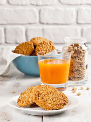 Cookies and fruit juice on the wooden surface.