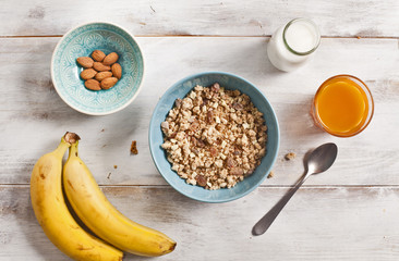 Breakfast with granola.