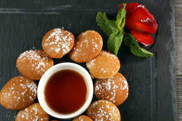 Mini pancakes with strawberry & syrup